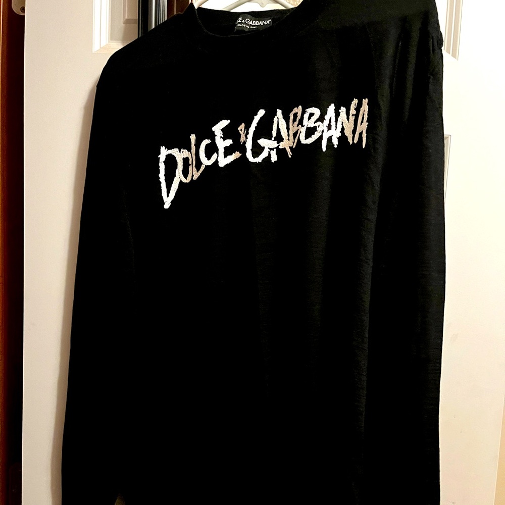 Men’s Dolce & Gabbana sweater, like new, no flaws. Fits like 2XL, light knit.